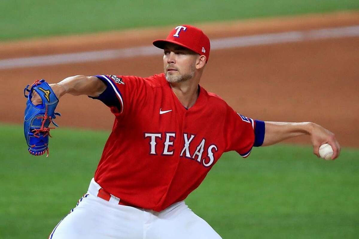 Mike Minor pitches against the Dodgers on August 28 in Arlington, Texas.