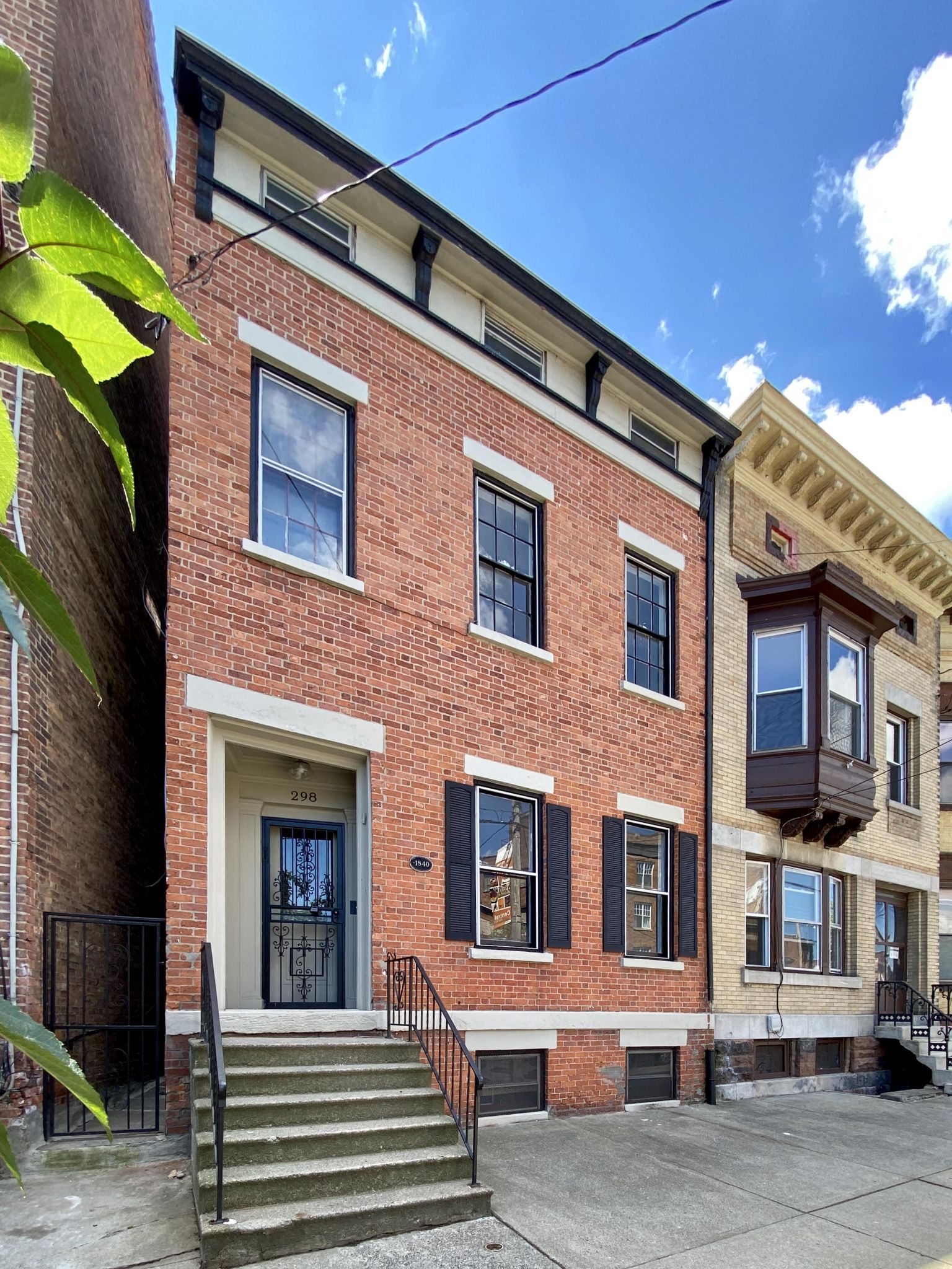 house-of-the-week-row-house-in-albany