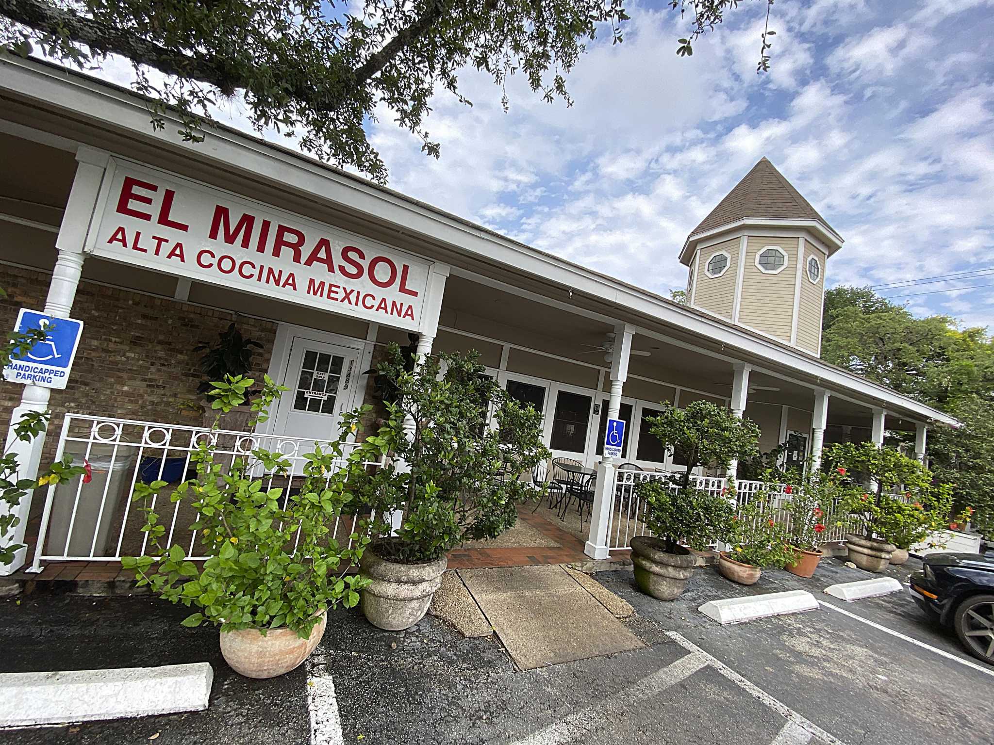 El Mirasol Mexican restaurant on Blanco to close soon, but owners will open new spot on Loop 1604 near Stone photo