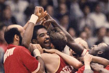 A Shot For The Ages And More Revisiting Rockets Vs Lakers Playoff History Houstonchronicle Com