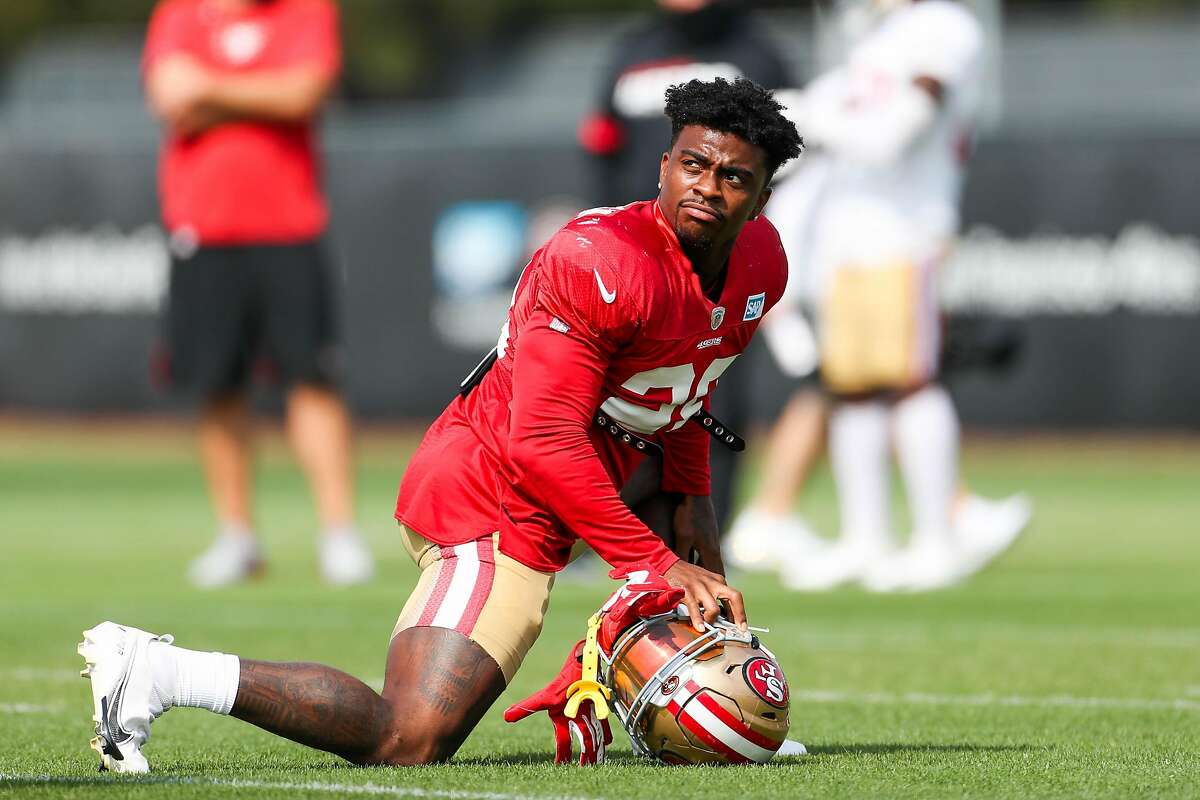 Running back Jerick McKinnon practices for 49ers