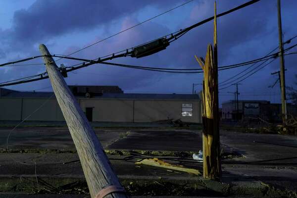 Trash, gas leaks and coronavirus: A Louisiana city begins Hurricane Laura recovery - 0