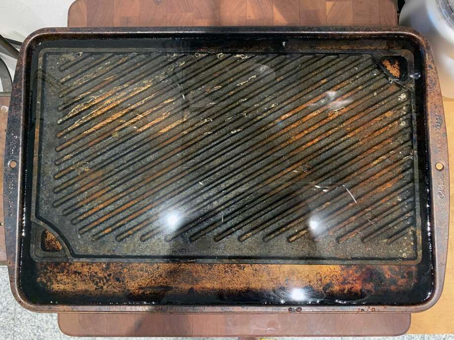 Because of the griddle's size and flatness, I submerged it inside of a standard baking sheet. Photo: Ryan Craggs