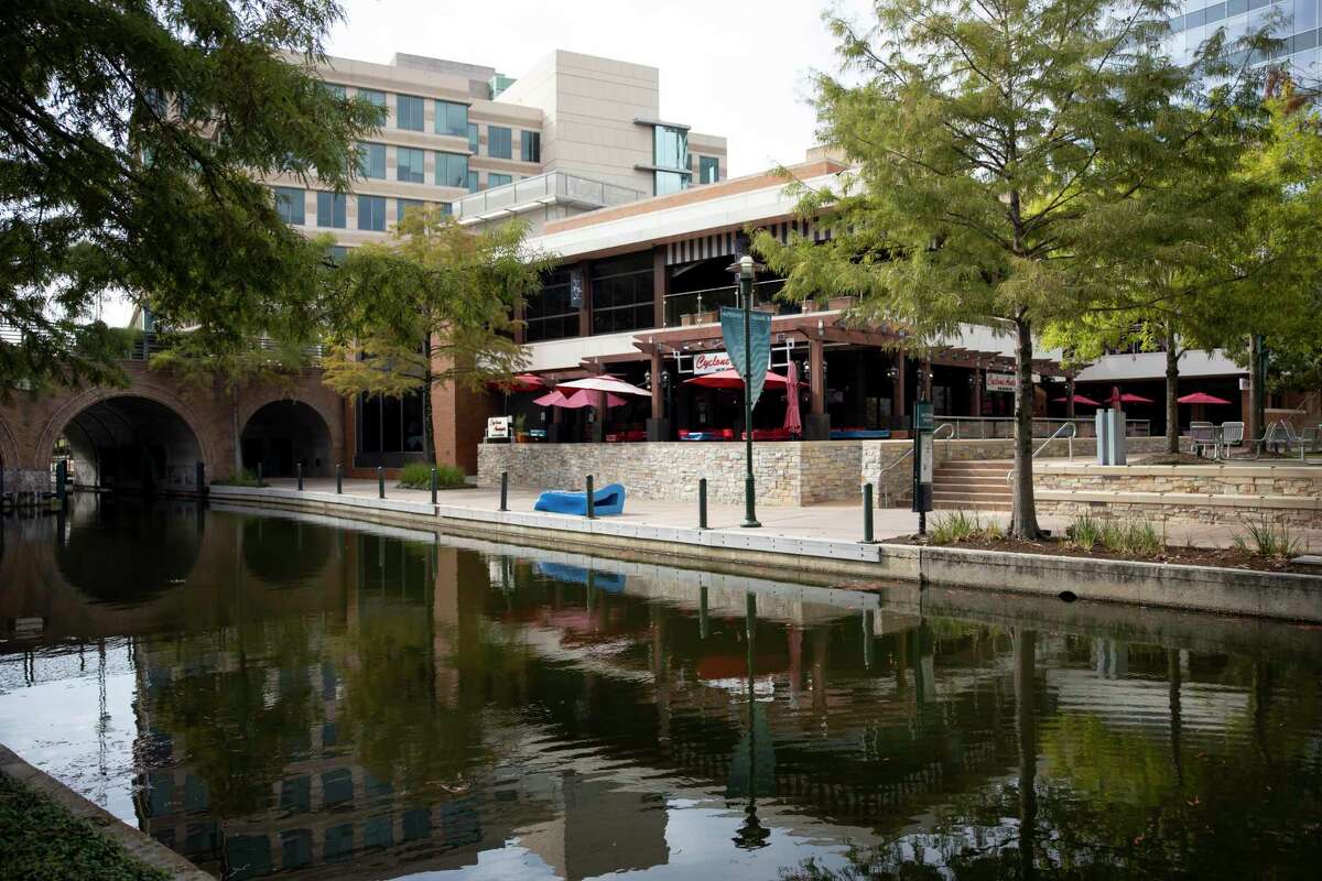 Sidewalk dining expansion set for Woodlands restaurants