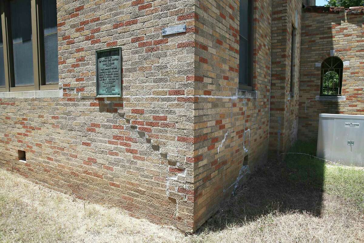 Cracks in the corners indicate foundation problems on an older building as 80 percent of buildings at the State Hospital in San Antonio are considered to be in critical condition on July 21, 2016.