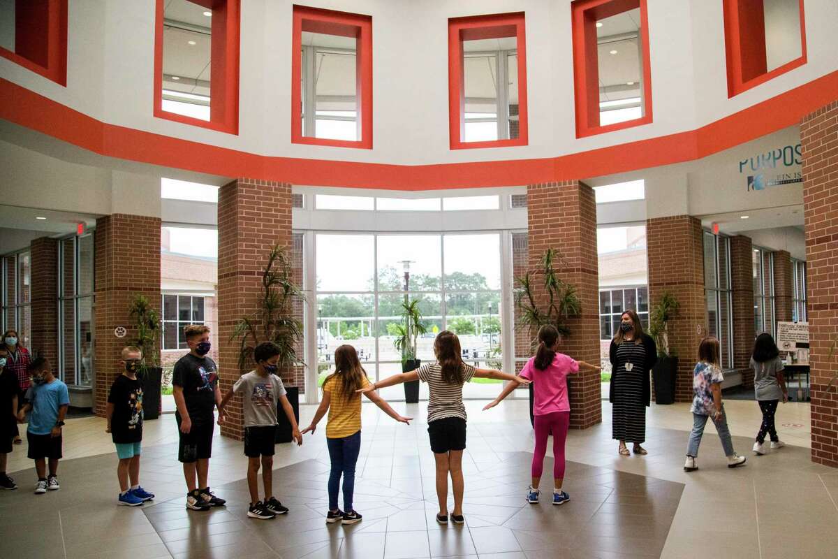 Thousands of students head back to Houstonarea classrooms Tuesday for