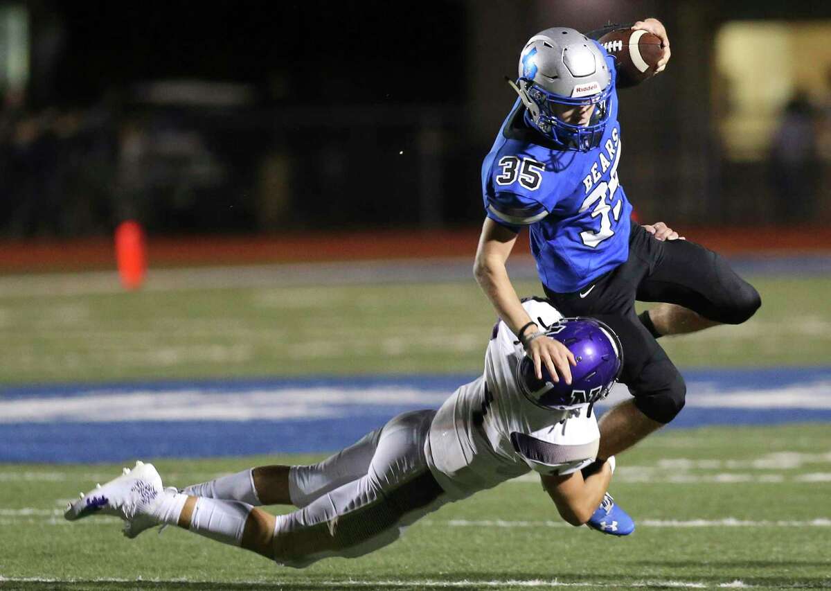 La Vernia takes advantage of Navarro’s mistakes