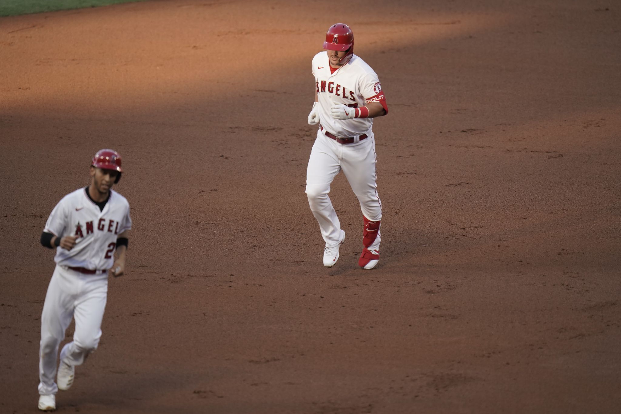 Trout ties Salmon's Angels career HR record with No. 299