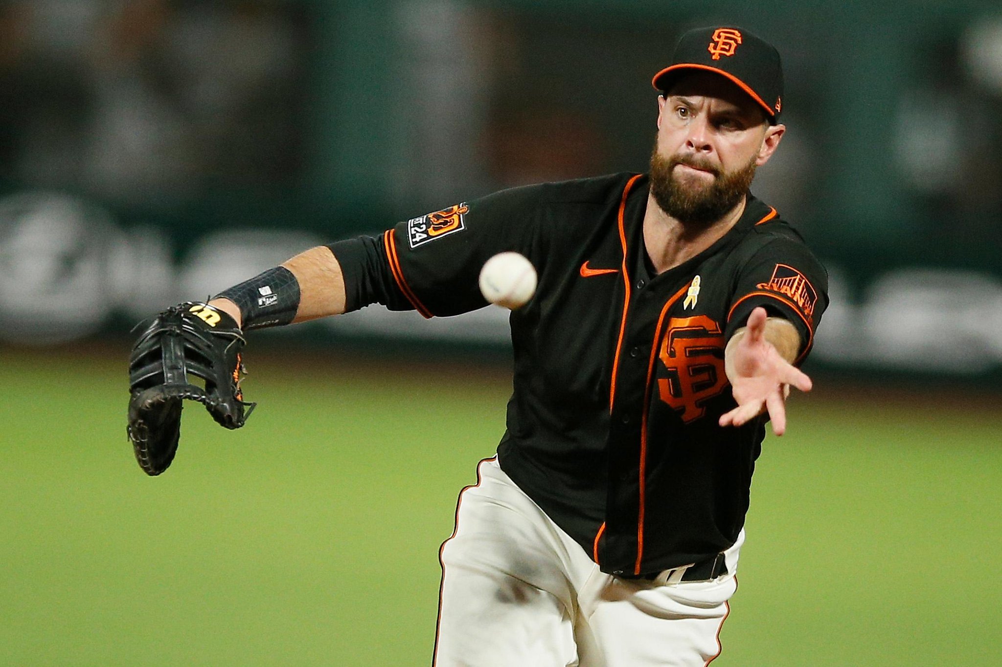 Giants place Brandon Belt on COVID list among mounting health concerns