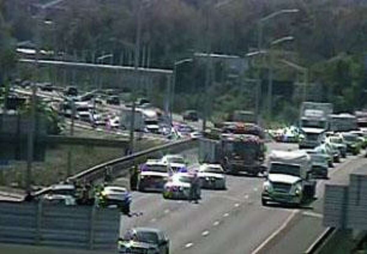 Multivehicle crash closes lanes on I91 in Hartford