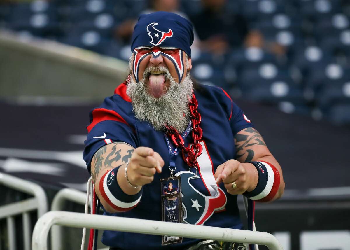 Solomon: What to wear? What to wear? Texans fans lack appealing