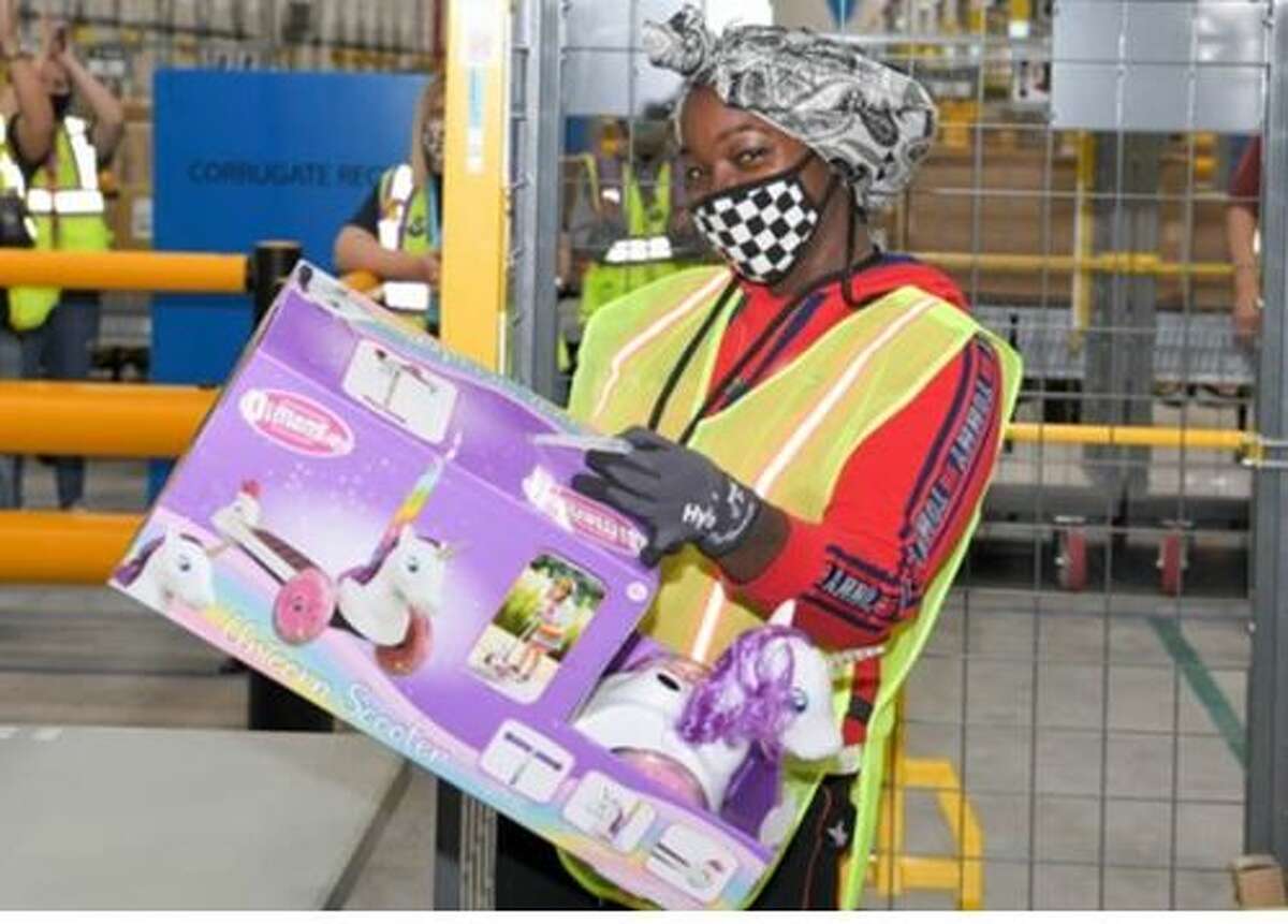 Massive Amazon fulfillment center opens in Schodack