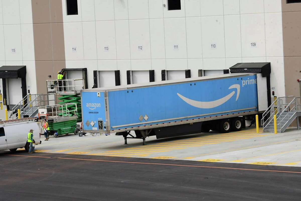 Massive Amazon fulfillment center opens in Schodack