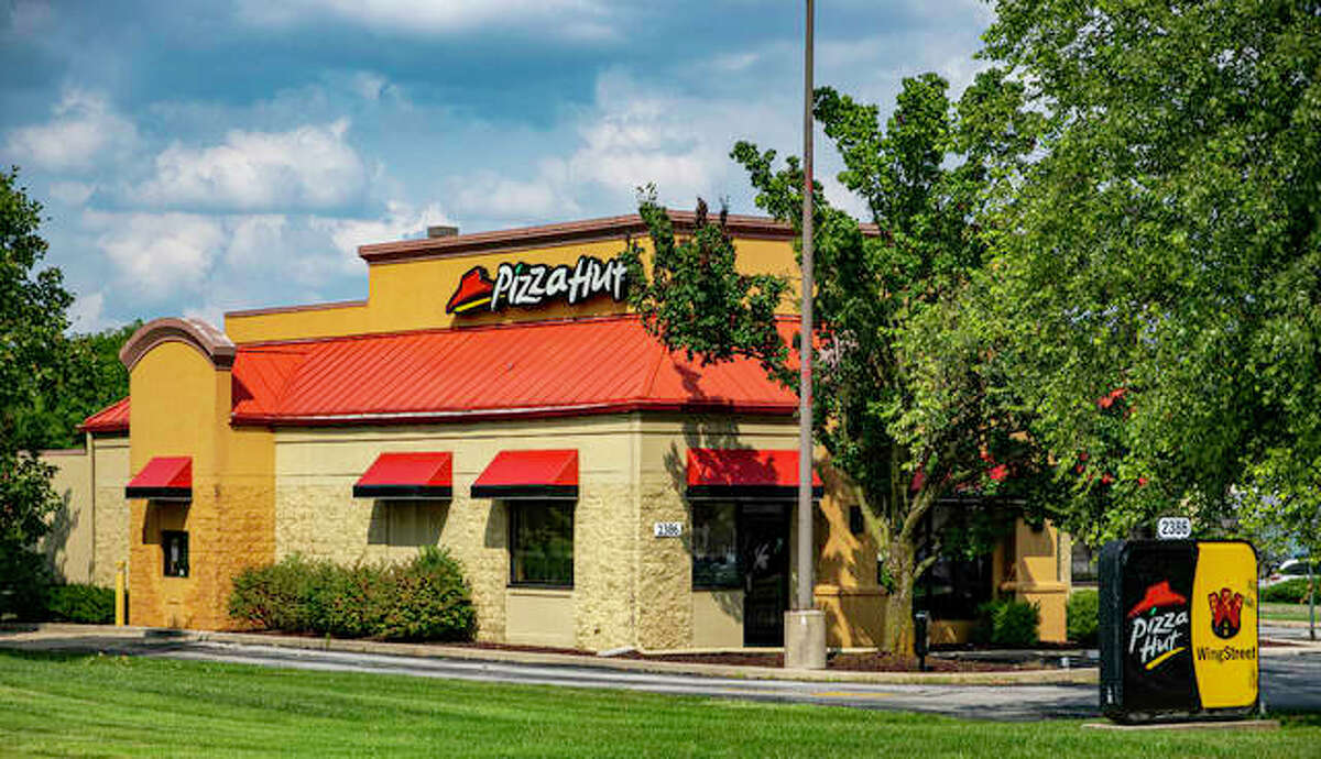 Pizza Hut closes in Edwardsville