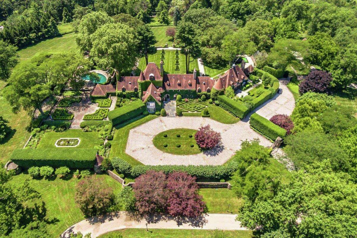 Designer Tommy Hilfiger and his wife, Dee Ocleppo Hilfiger, have put their 22-acre home in backcountry Greenwich, Conn., on the market for $47.5 million.