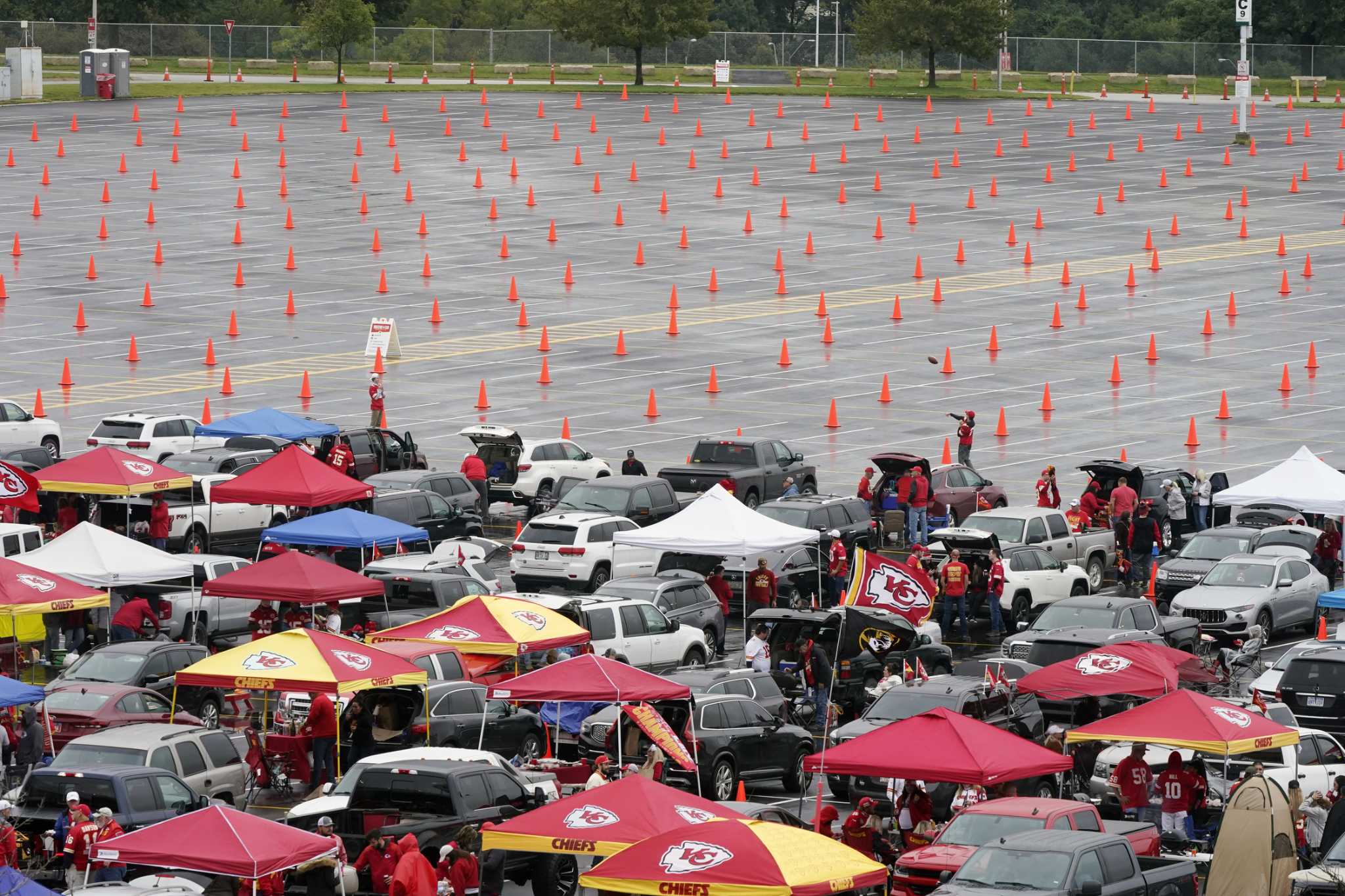 Houston Texans Turn Tailgaters Into Dollars - Arrowhead Pride