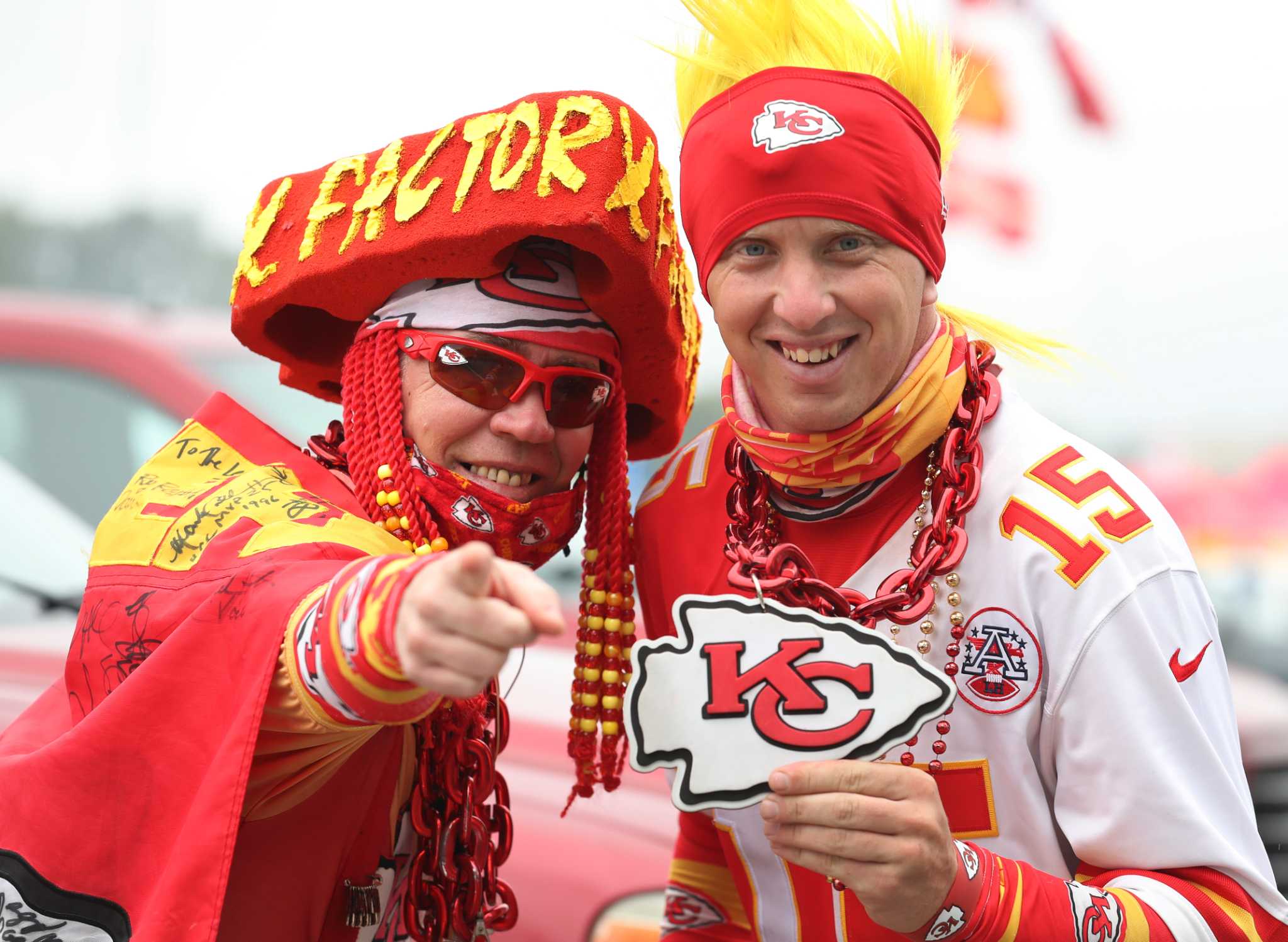 10 in quarantine after fan at Chiefs game tests positive for Covid-19