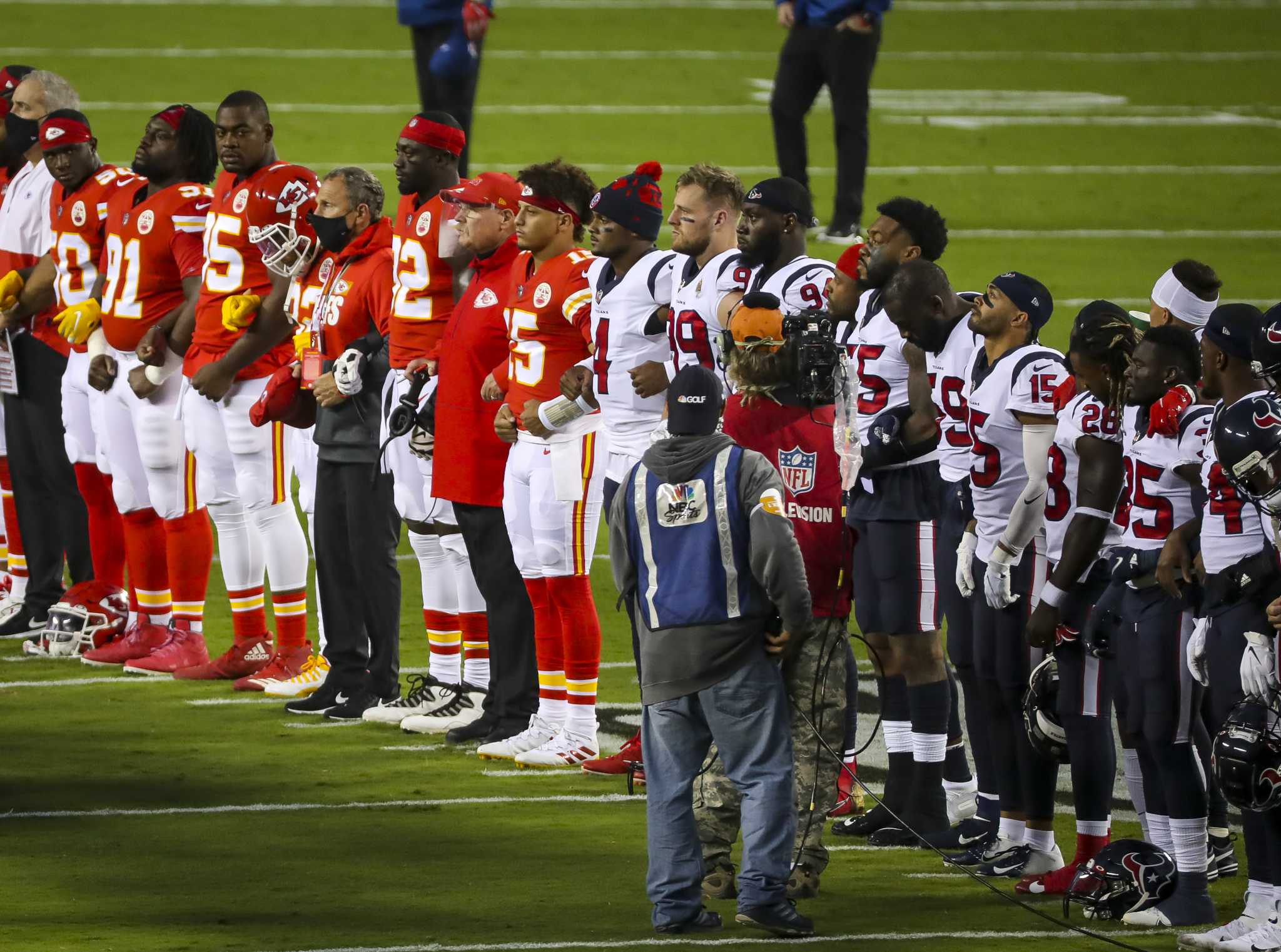 Texans remain in locker room during anthem, observe 'moment of unity' with  Chiefs