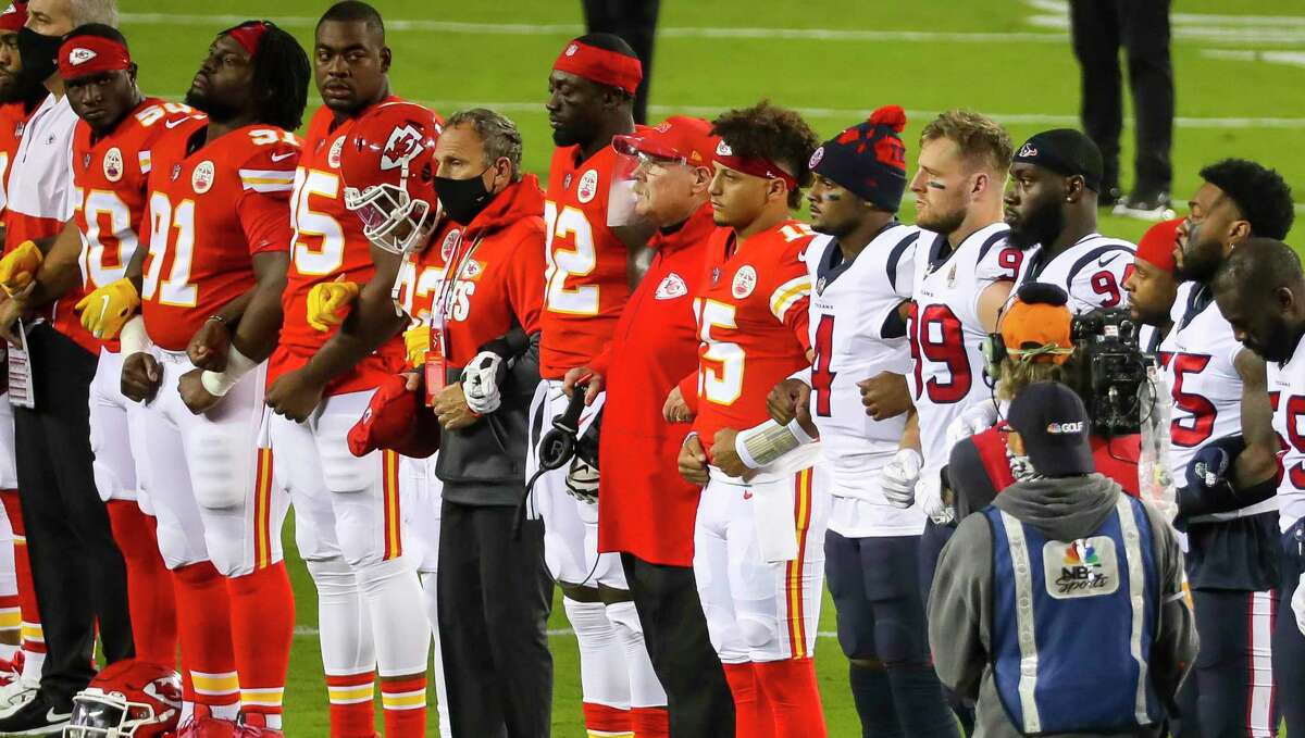 You'd think the Texans and Chiefs players locking arms for a