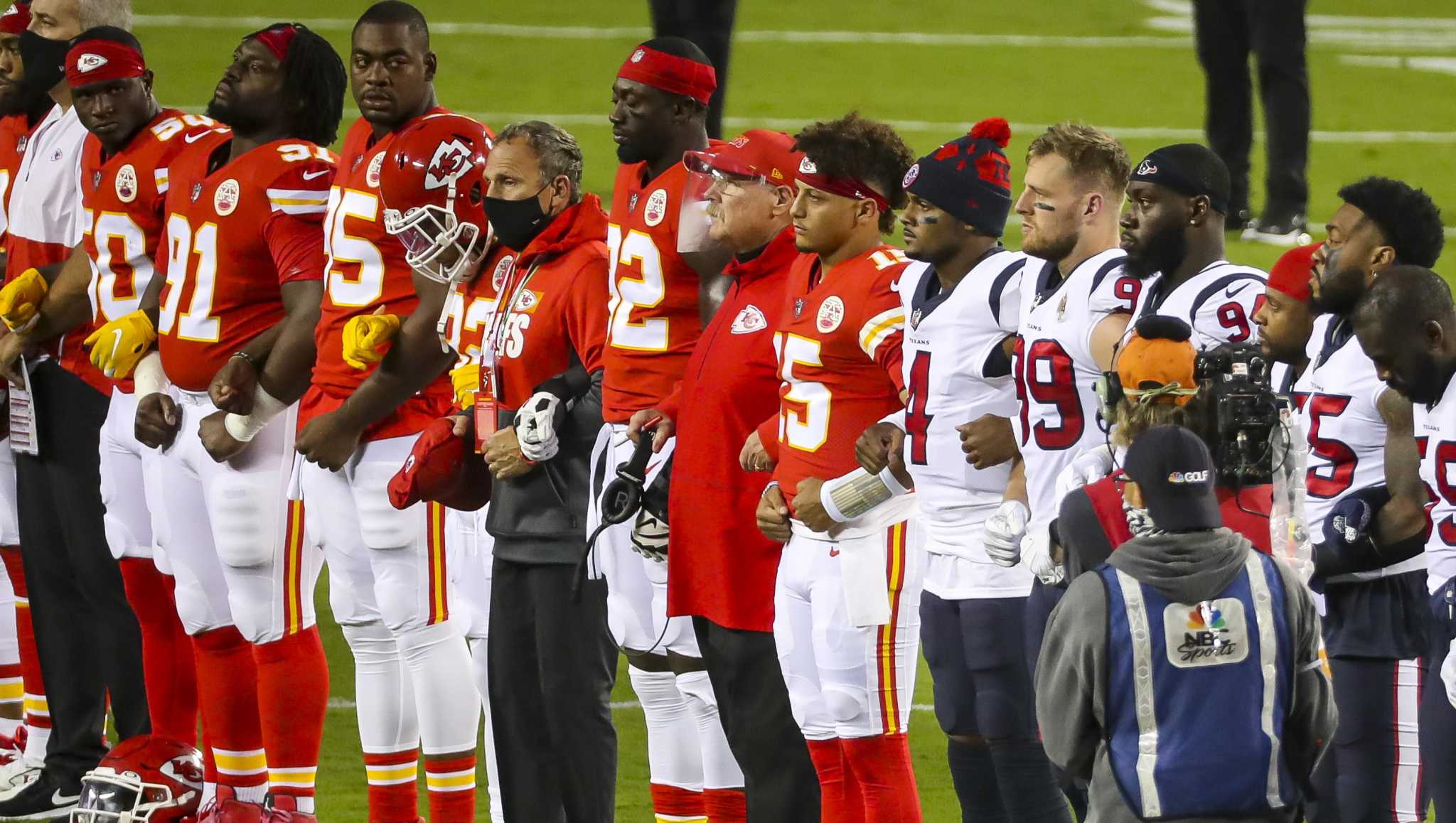 Texans remain in locker room for national anthem ahead of game