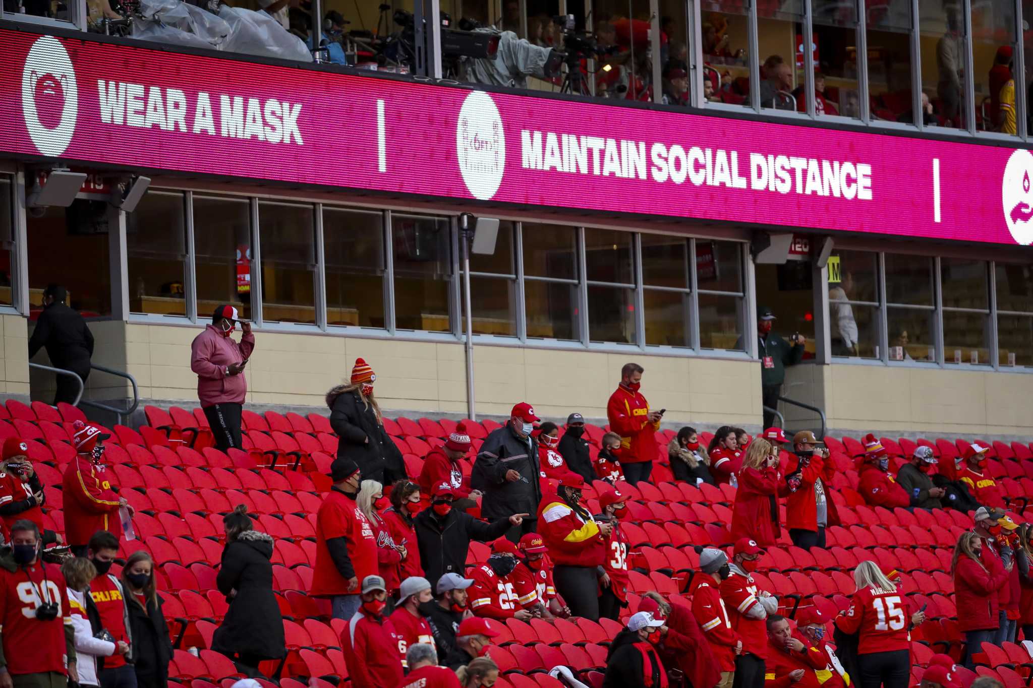 On TV/Radio CBS' Trent Green says fans' energy missed on NFL telecasts