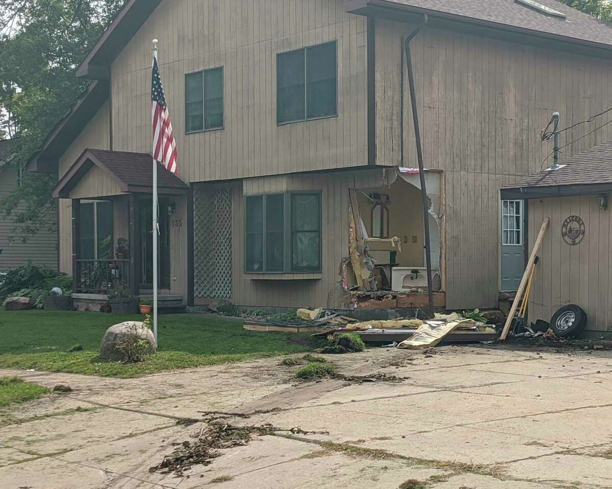 Truck hits Beaverton house, driver flees