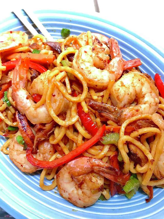 Recipe: Stir-Fry Noodles with Shrimp