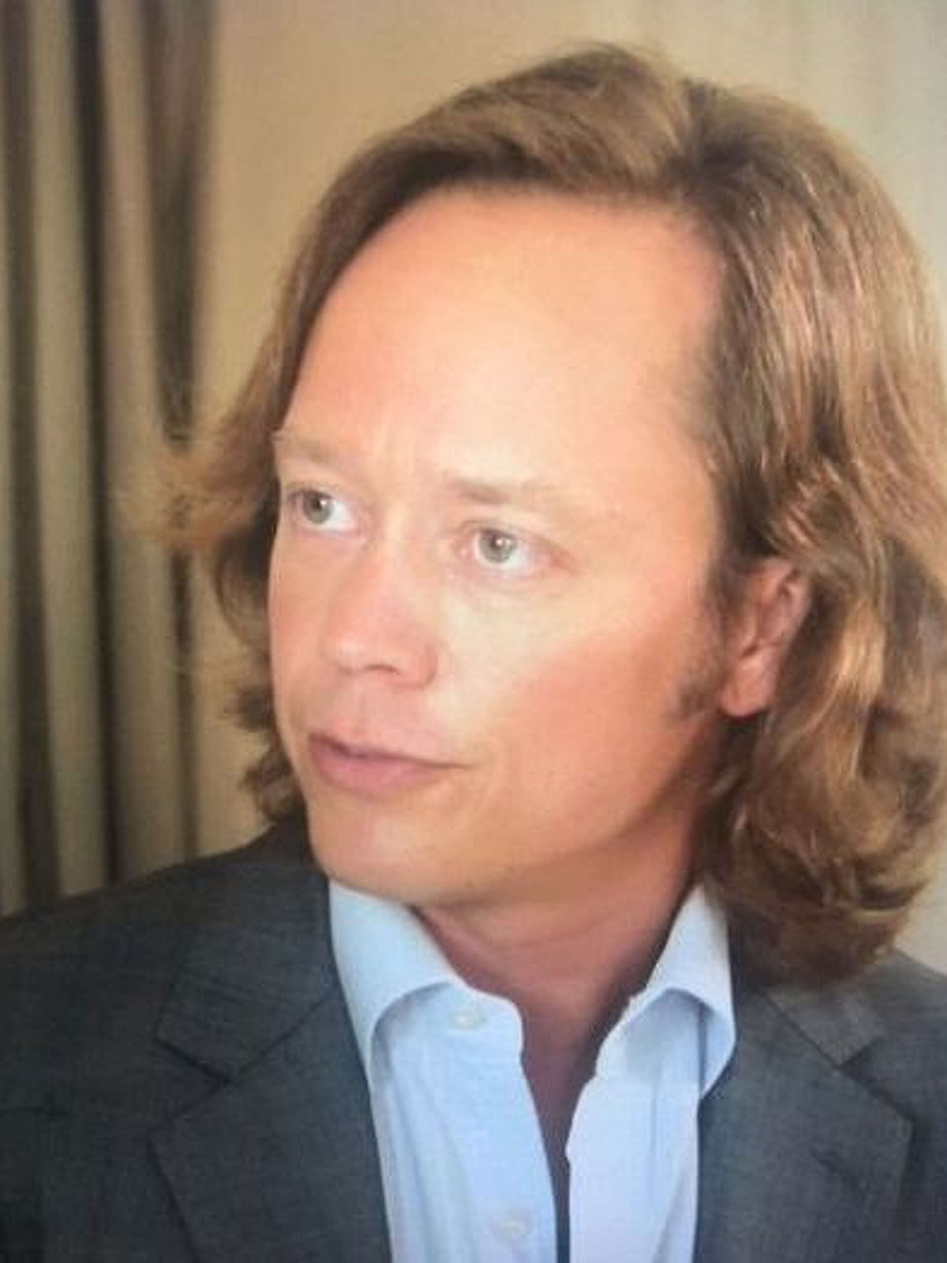 Under threat, Independence Party backs cryptocurrency mogul for president