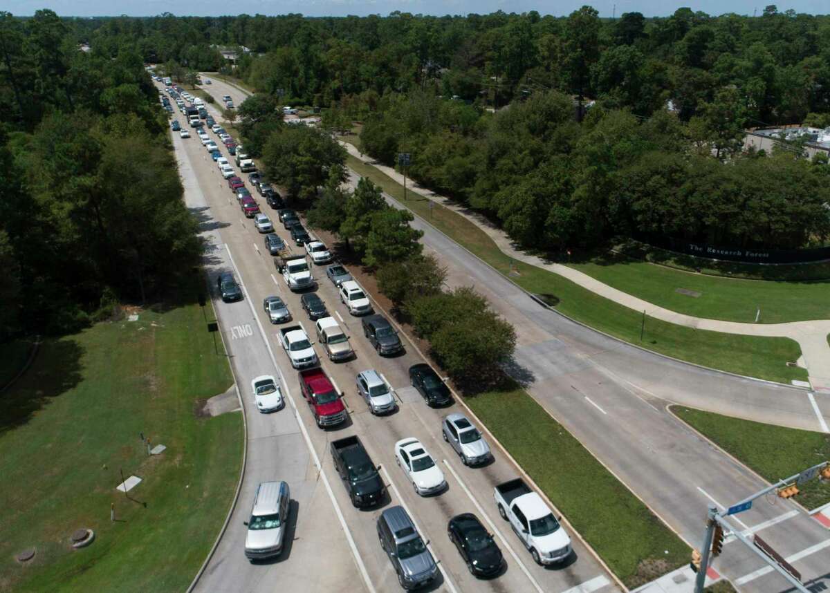 Vehicles clog Research Forest Drive near Interstate 45 after power to many of the area’s traffic lights went out on Aug. 27, 2020. A new study estimates making all vehicles electric could save 148 annually in Houston.