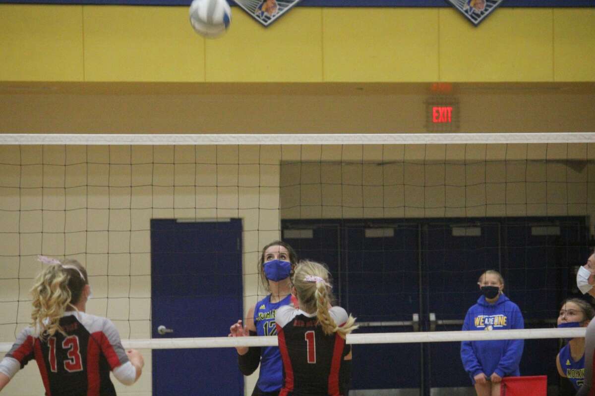Morley Stanwood's volleyball team opened its CSAA Silver season on Monday with a 3-0 sweep over Holton.
