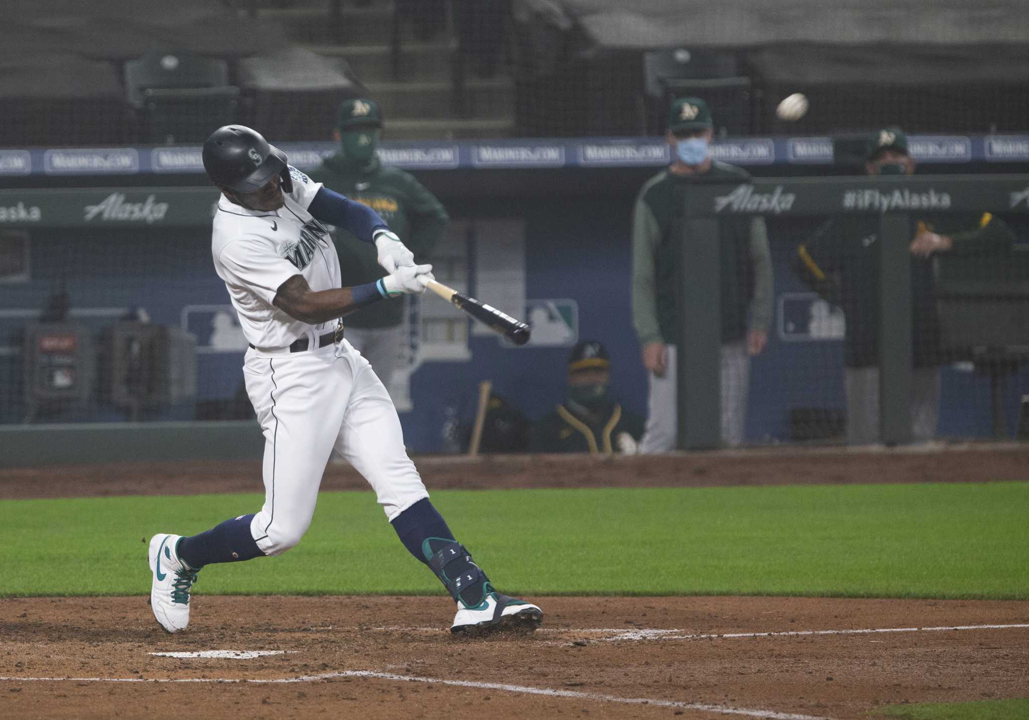 Seattle Mariners outfielder Kyle Lewis wins AL Outstanding Rookie award