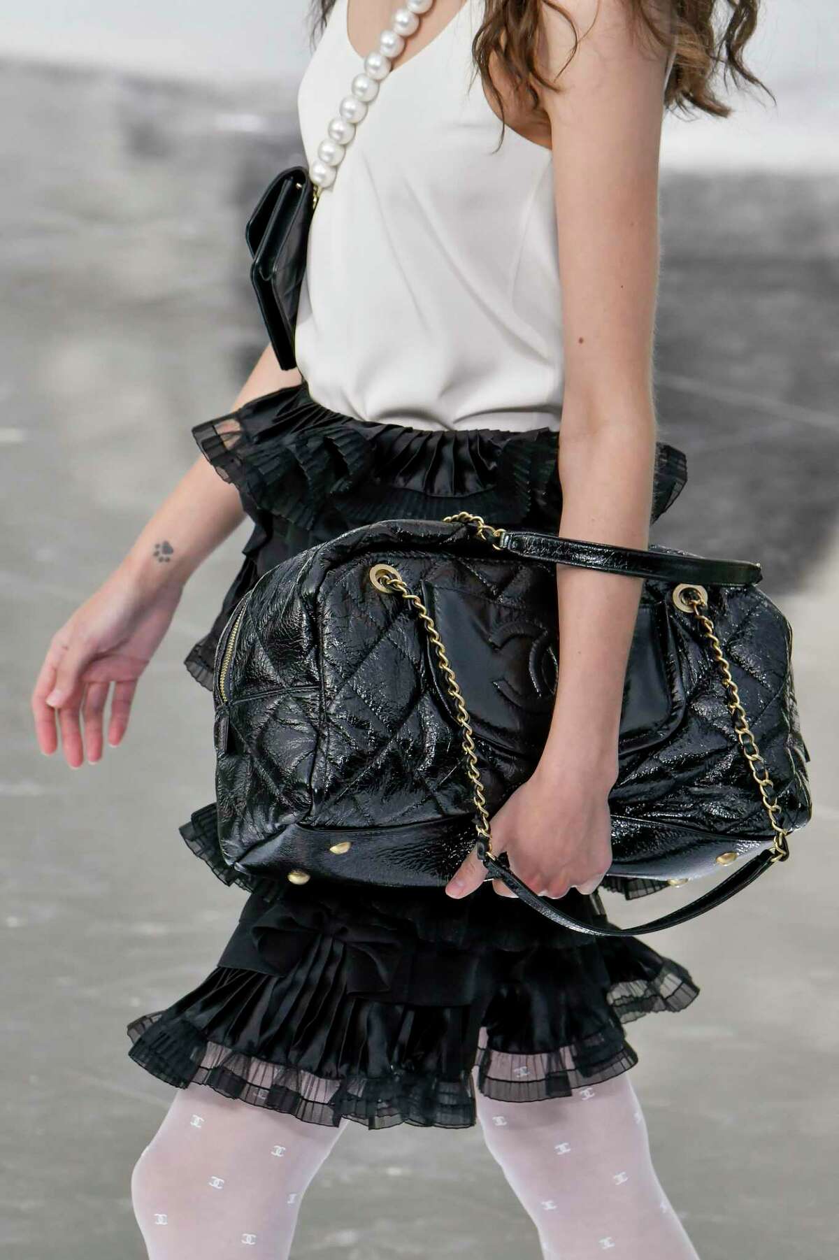 Colossal clutch Chanel