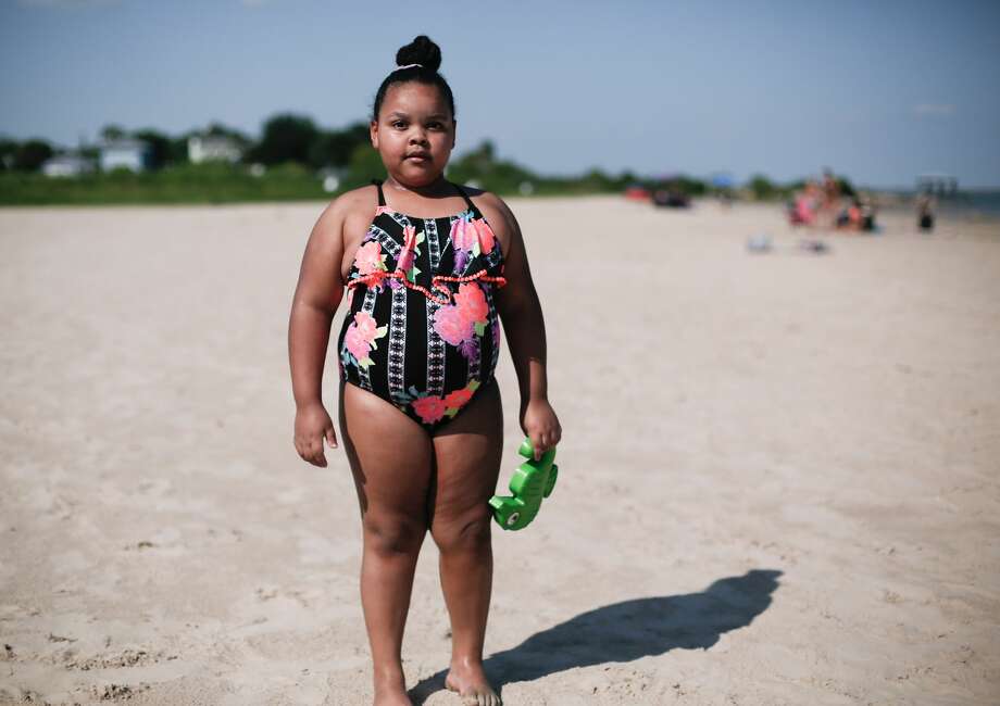 Asha Contreras, 6, plays at her hometown’s El Jardin Beach in Pasadena. Photo: Elizabeth Conley/Staff Photographer / © 2020 Houston Chronicle