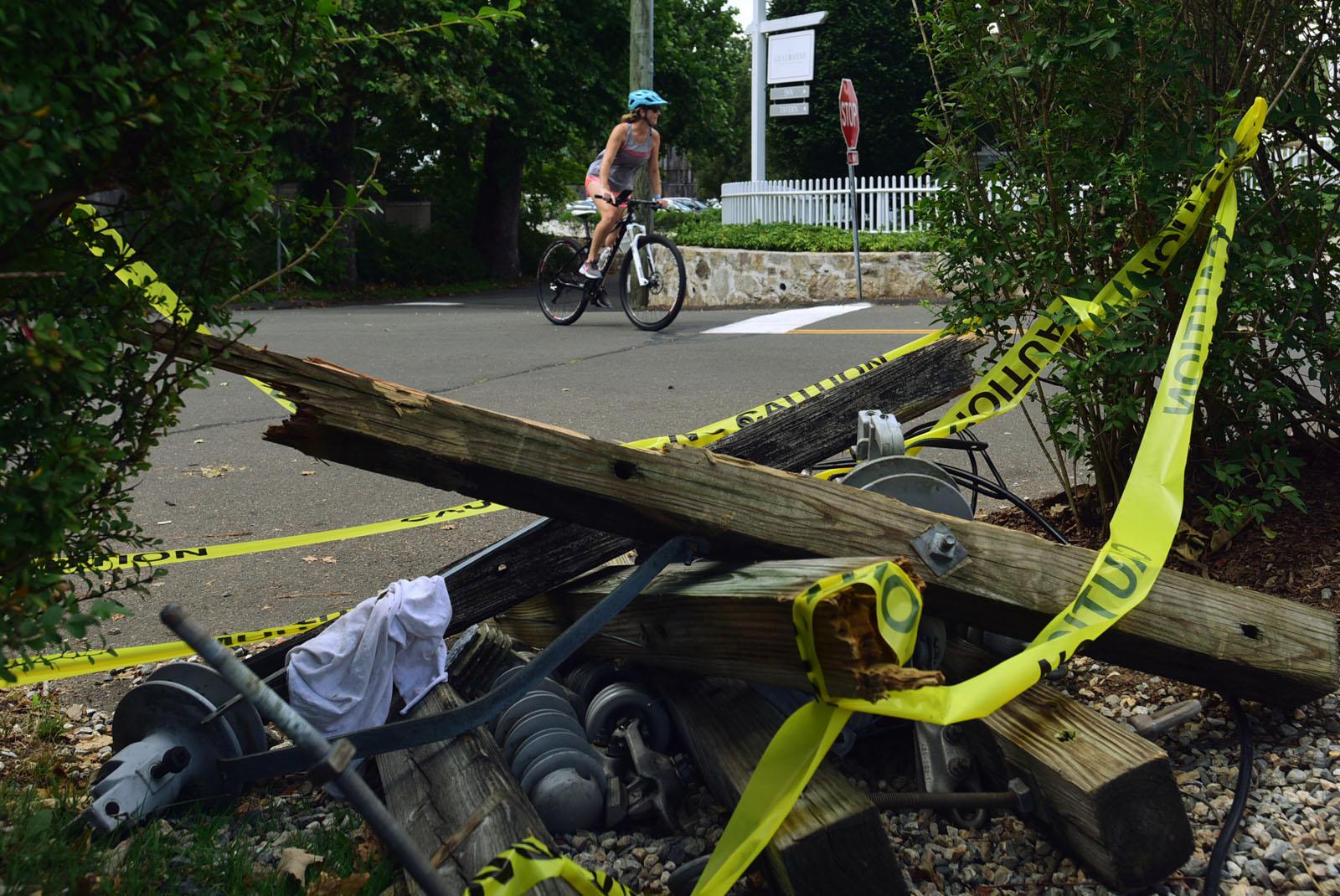 Thousands lose power as high winds hit CT