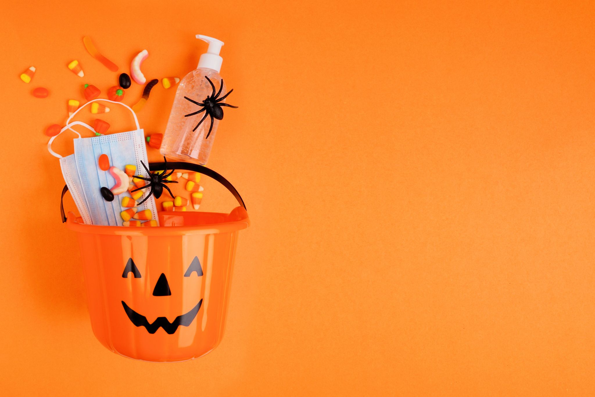 Halloween How To Stay Safe While Trick Or Treating During Covid 19