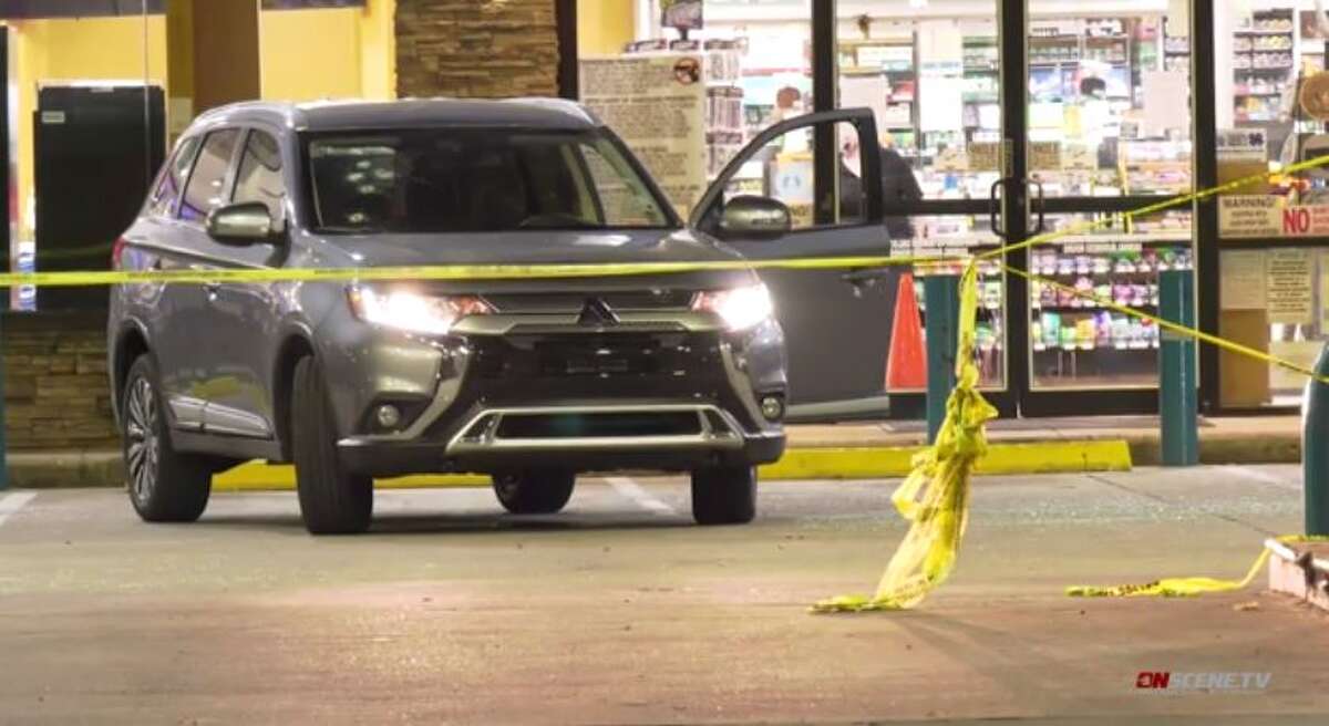 Suspect shot in attempted NE Houston carjacking