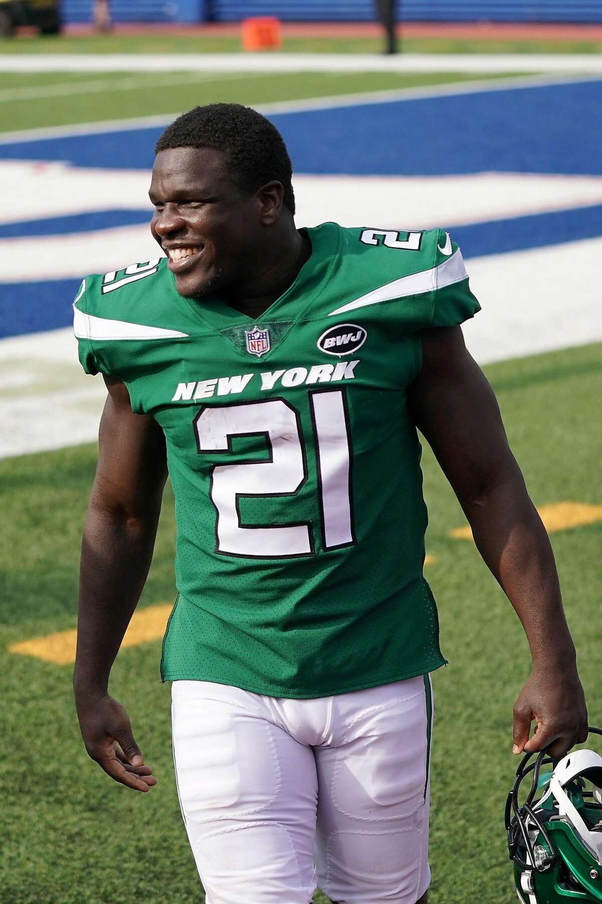 ORCHARD PARK, NEW YORK - SEPTEMBER 13: Frank Gore #21 of the New York Jets leaves the field following a game against the Buffalo Bills at Bills Stadium on September 13, 2020 in Orchard Park, New York. (Photo by Stacy Revere/Getty Images)