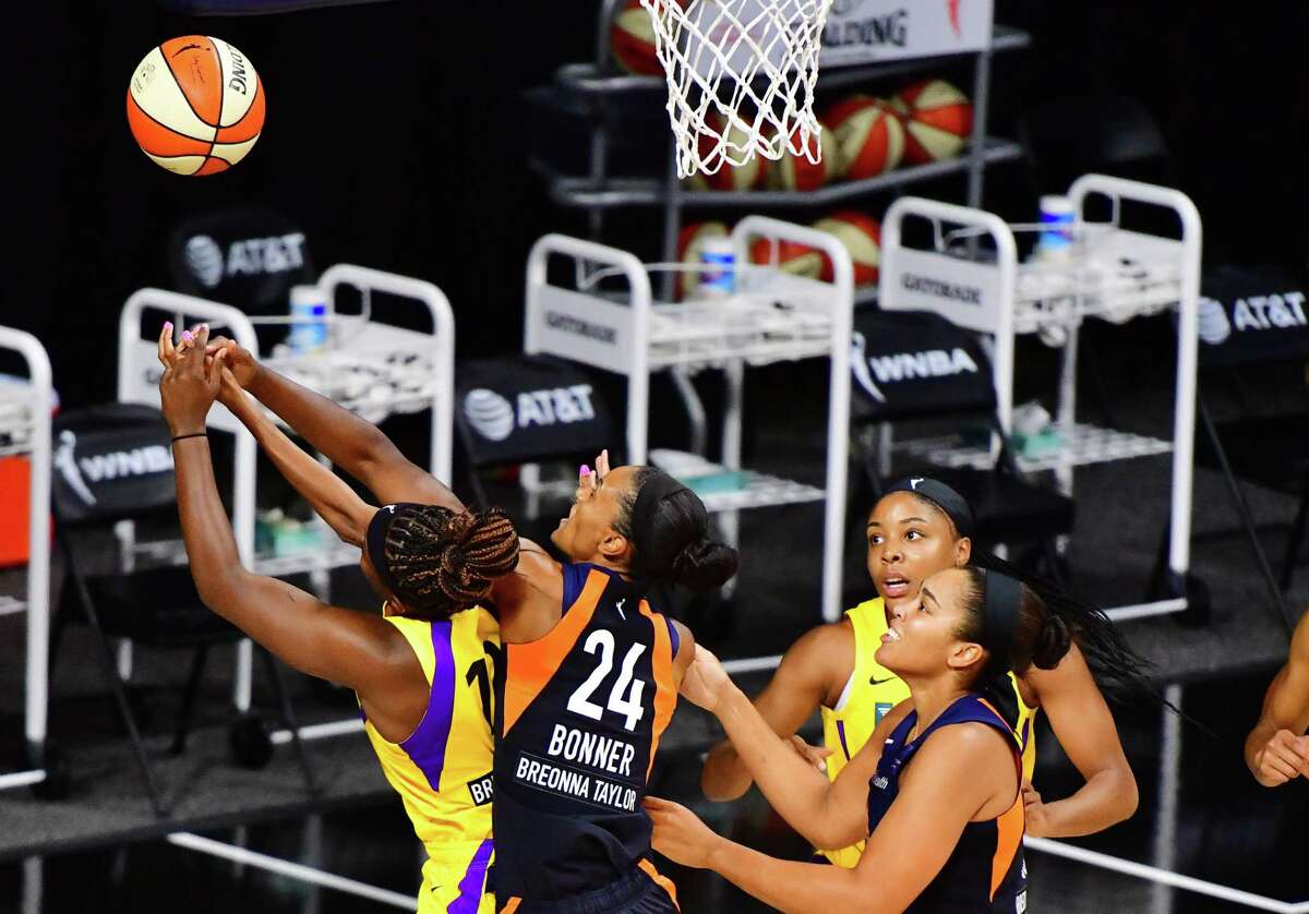 Connecticut Sun roll past Los Angeles Sparks, advance to WNBA