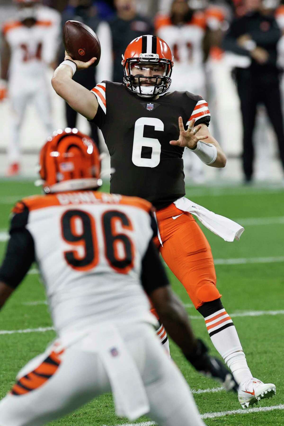 Cleveland Browns quarterback Baker Mayfield (6) looks to pass