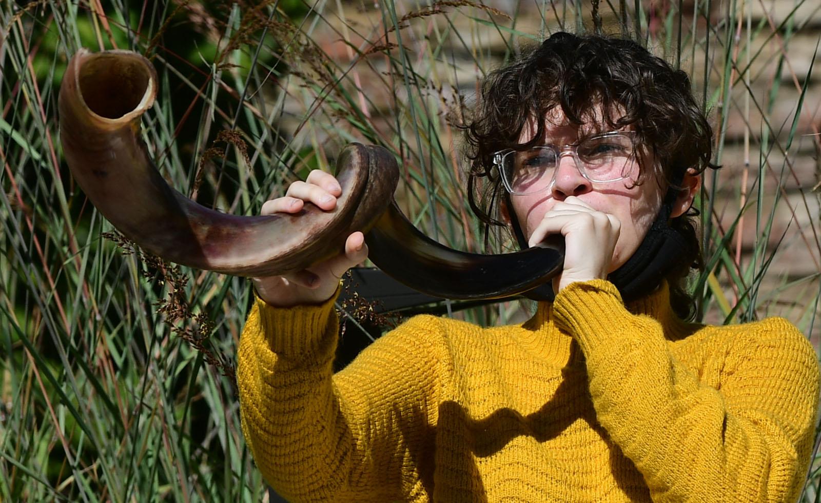 Wilton Jewish new year with shofar service