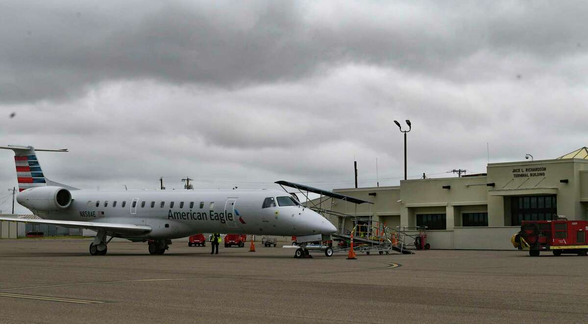 Del Rio worried about air service loss