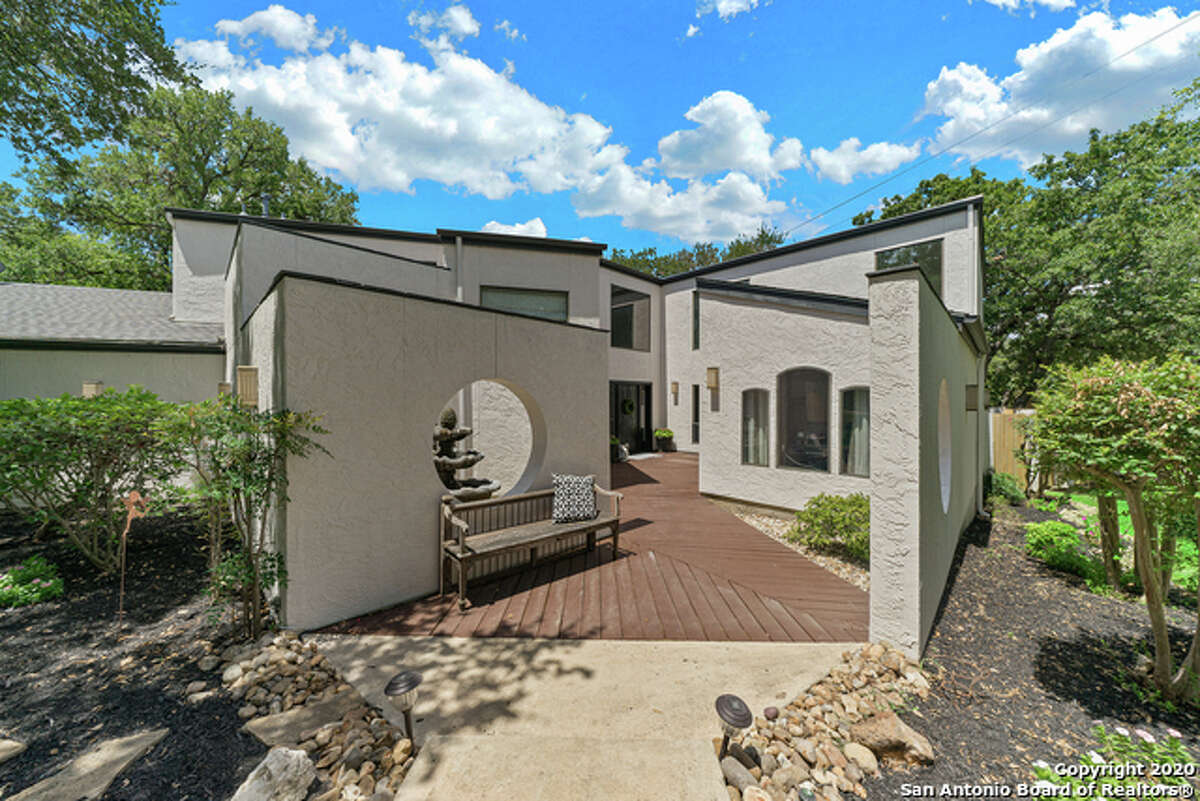 Shavano Park City living with country charm