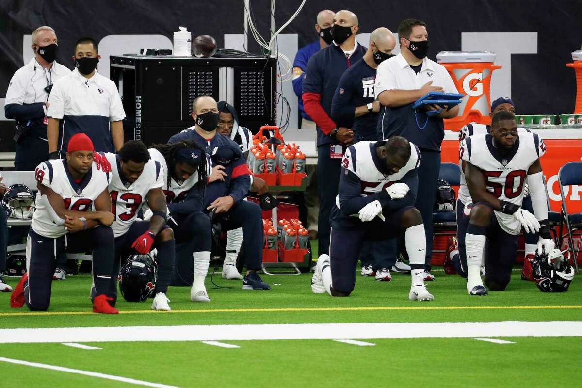 Texas officials criticize NFL players over national anthem