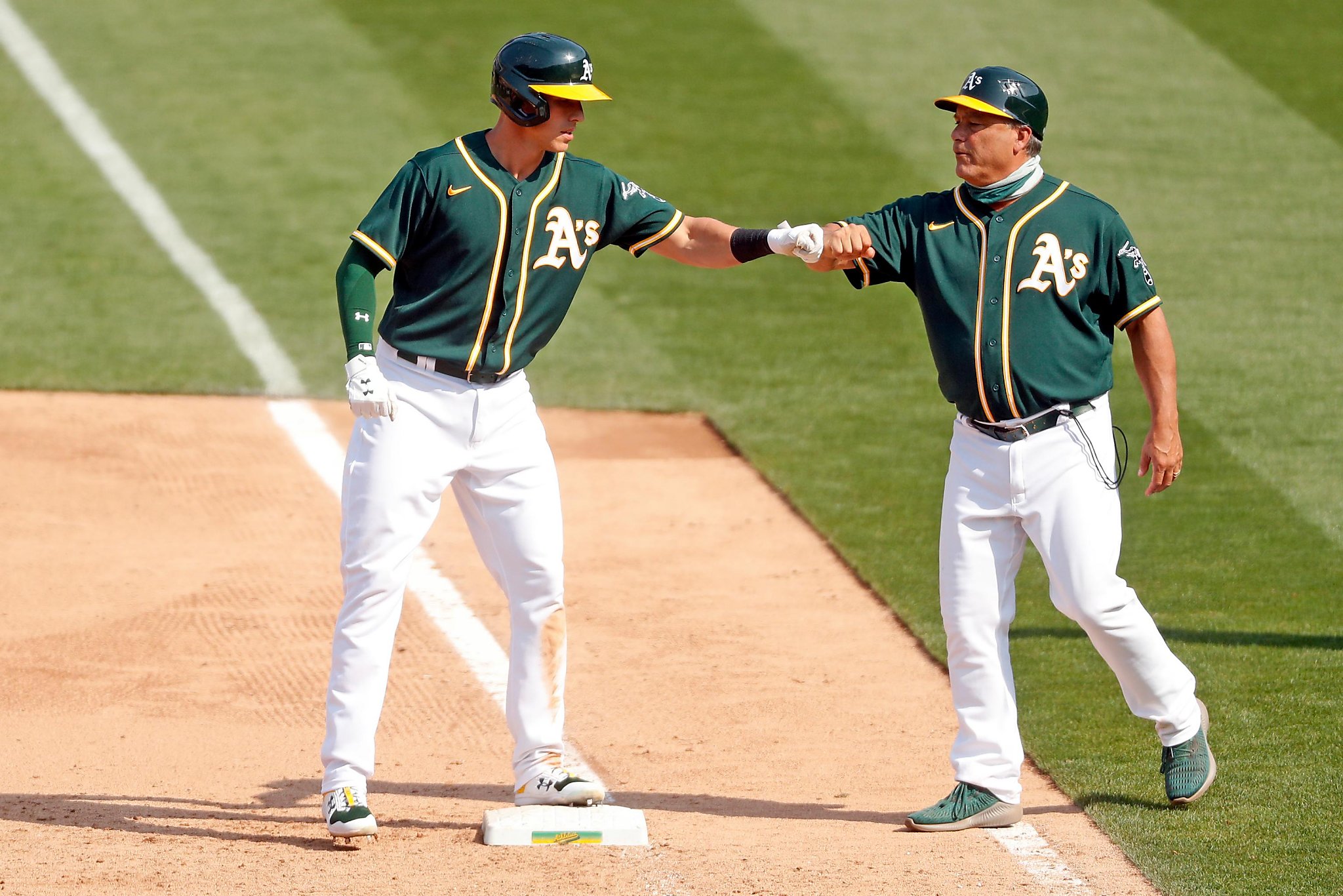 Jake Lamb homers, Oakland Athletics move closer to AL West title, beat San  Francisco Giants 