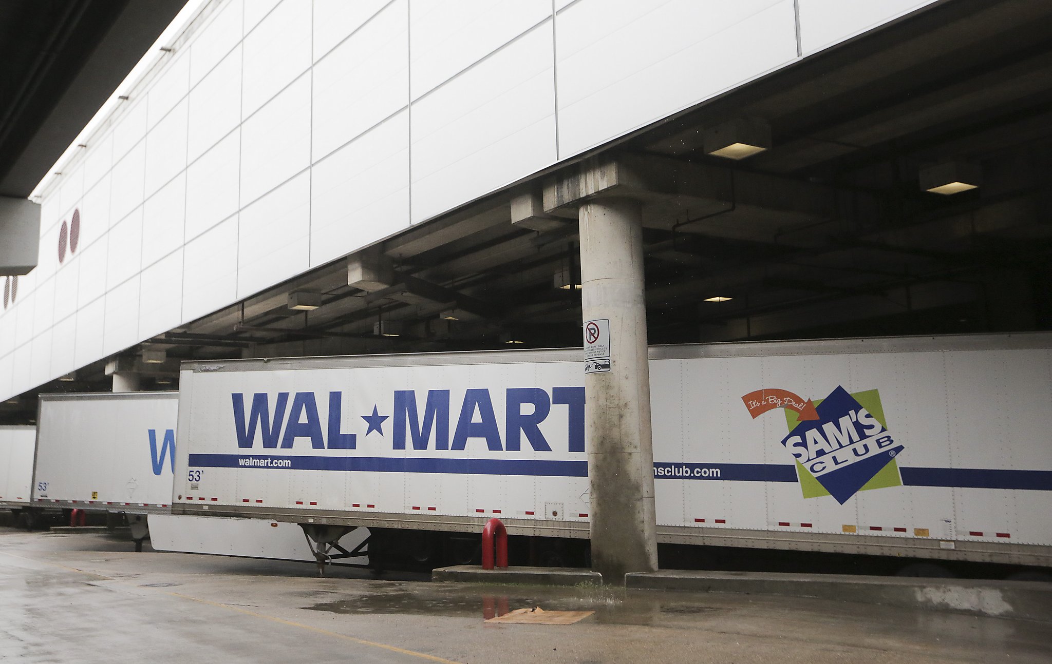 Walmart offers supply-chain workers a chance to drive trucks