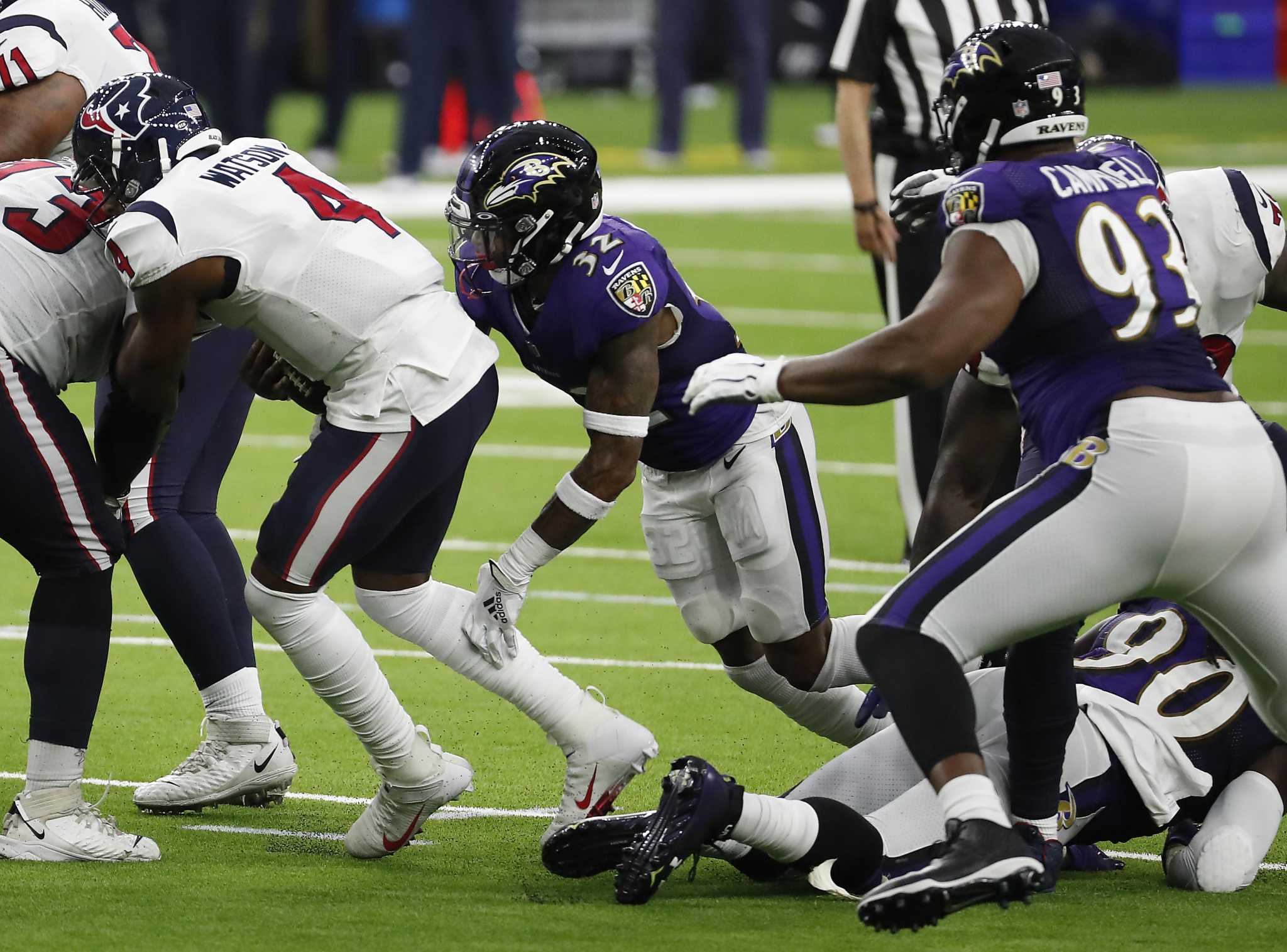 Baltimore Ravens free safety DeShon Elliott (32) warms up before