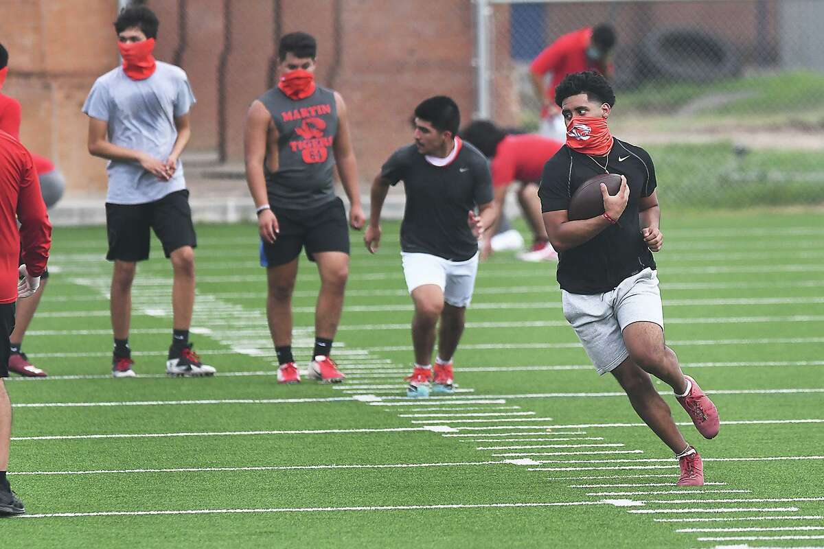 Laredo football seniors grateful for shot at final season