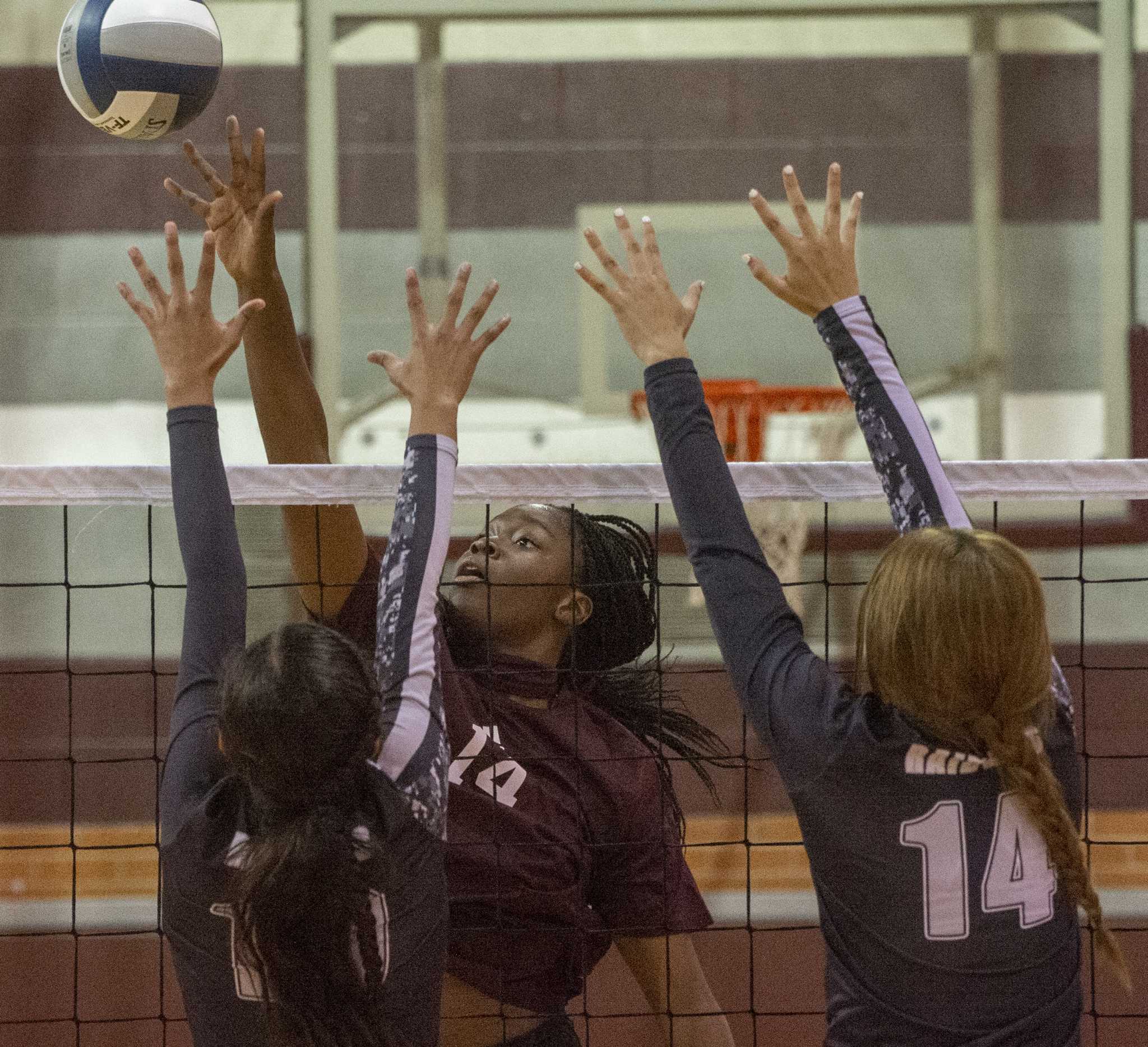 HS VOLLEYBALL Lee beats No. 2 Randall to win Anglin's debut