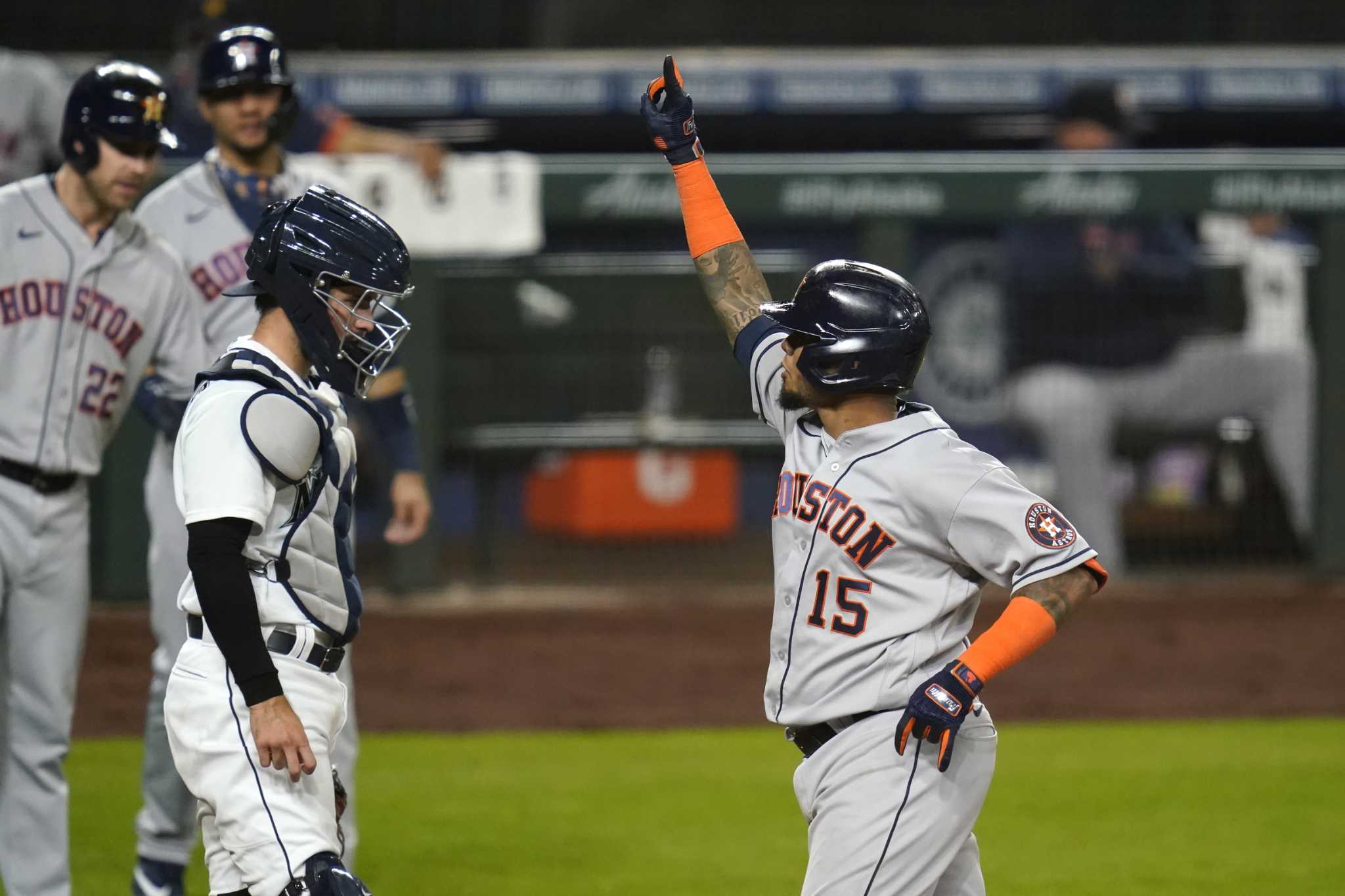 Listless Mariners fall to Astros as playoff hopes take a hit