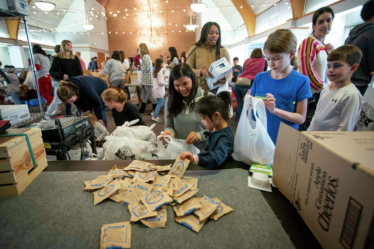 Blessings in a Backpack volunteers provide meals for students